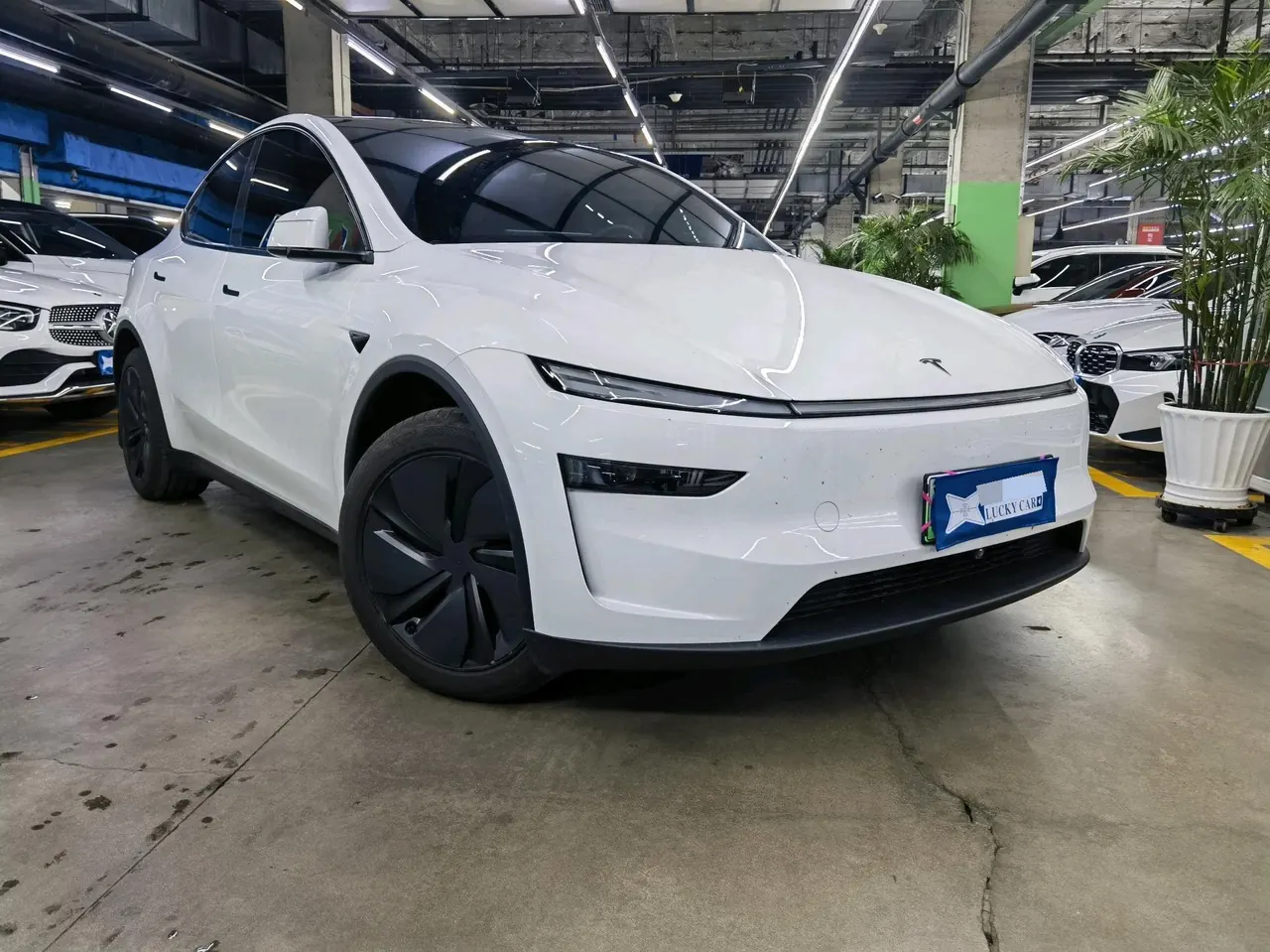 Tesla 2026 Model Y Rear-Wheel-Drive Automatic 3