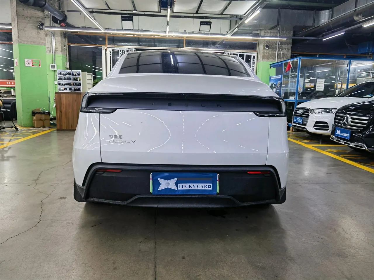Tesla 2026 Model Y Rear-Wheel-Drive Automatic 5