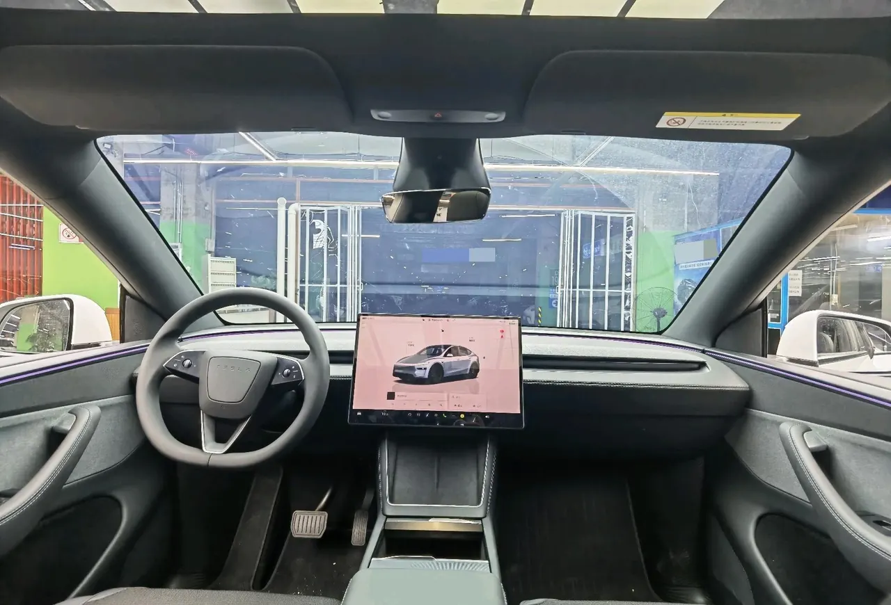 Tesla 2026 Model Y Rear-Wheel-Drive Automatic 7