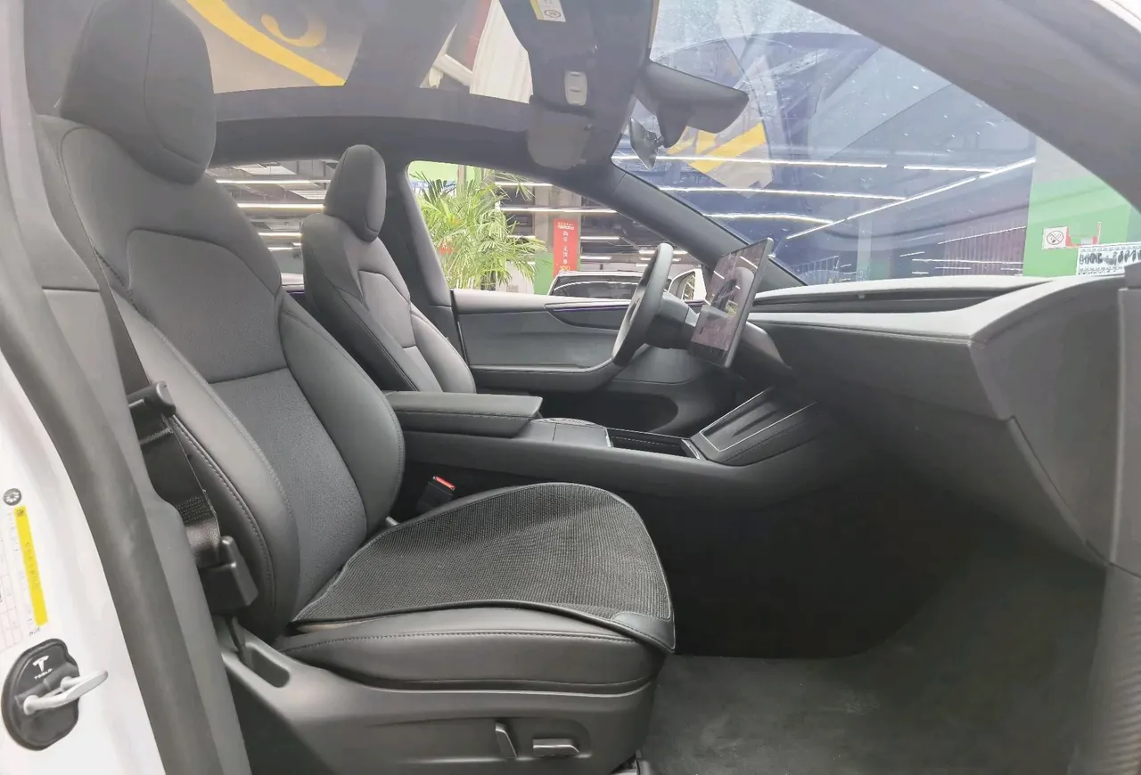 Tesla 2026 Model Y Rear-Wheel-Drive Automatic 8