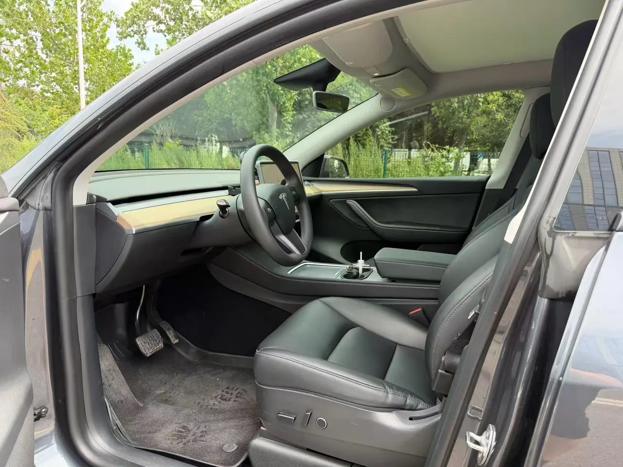 Tesla 2022 Model Y rear-wheel drive version (facelift) automatic gear 2