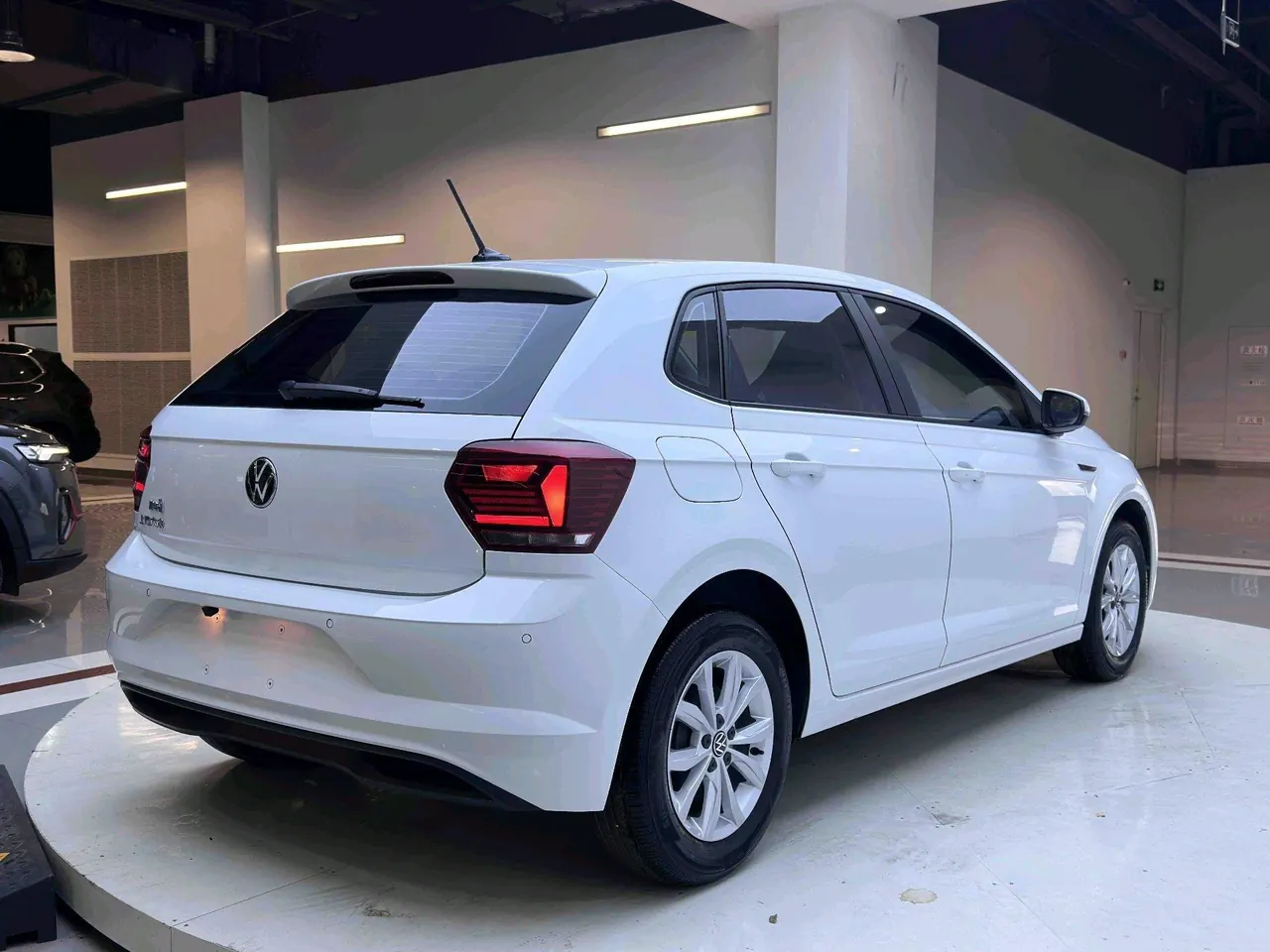 Volkswagen 2023 POLO Plus 1.5 Colorful Technology Edition Automatic Gear 3
