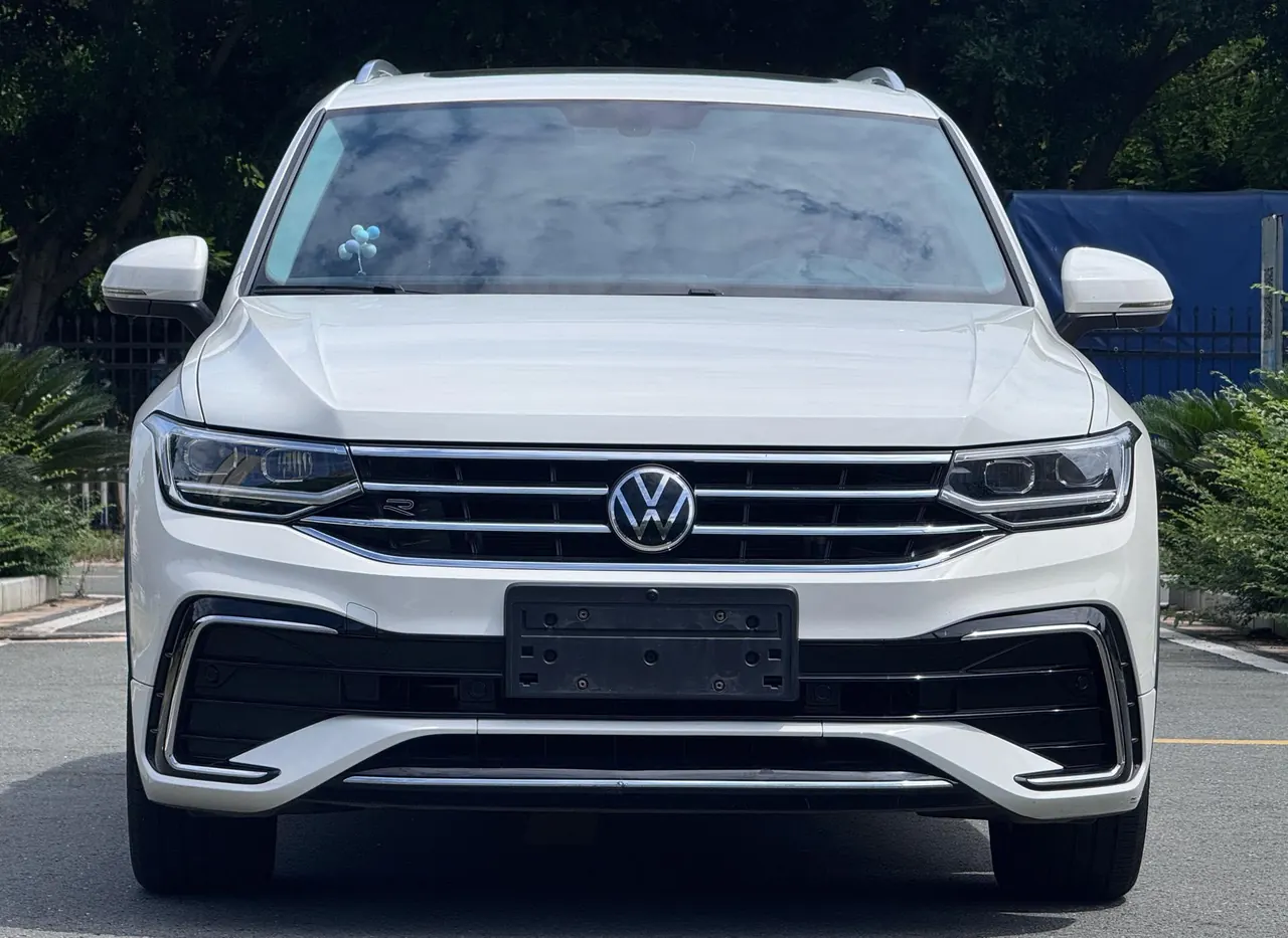 Volkswagen 2022 Tiguan L R-Line 2.0TSI 330TSI Two-Drive R-Line Overdrive Automatic Gear 2