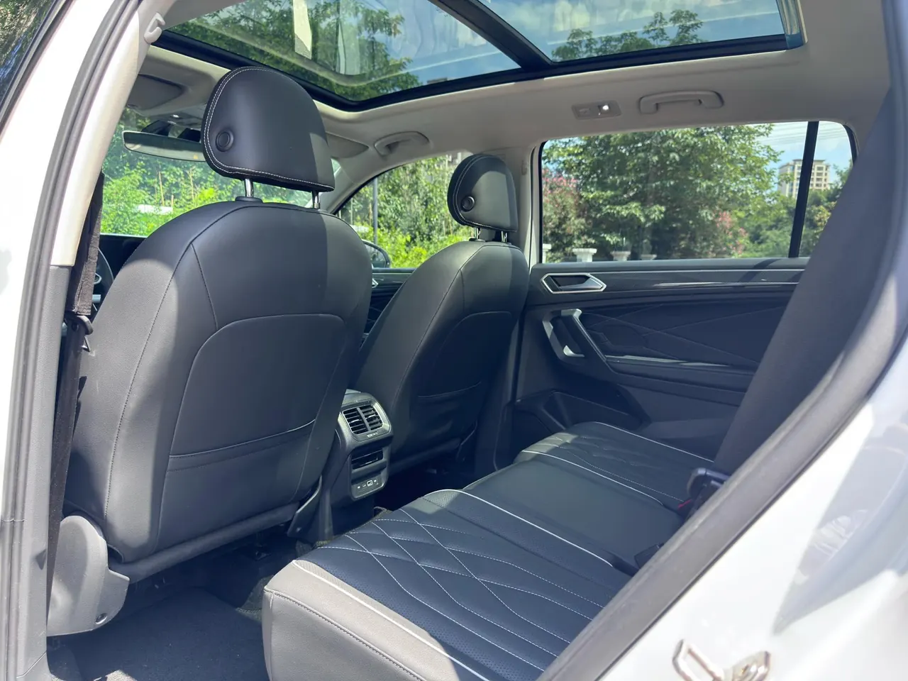 Volkswagen 2022 Tiguan L R-Line 2.0TSI 330TSI Two-Drive R-Line Overdrive Automatic Gear 5