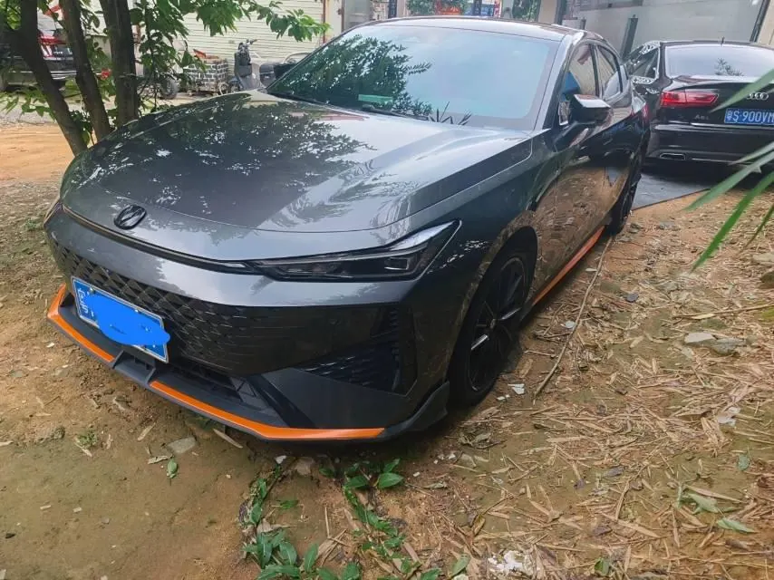 ChangAn 2024 UNI-V 1.5T Prestige Automatic - View 1