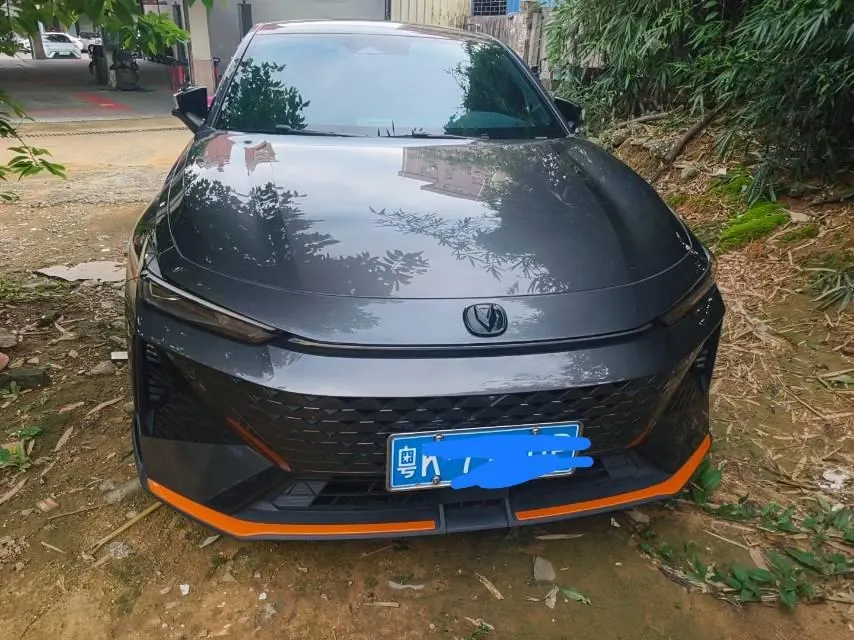 ChangAn 2024 UNI-V 1.5T Prestige Automatic 3