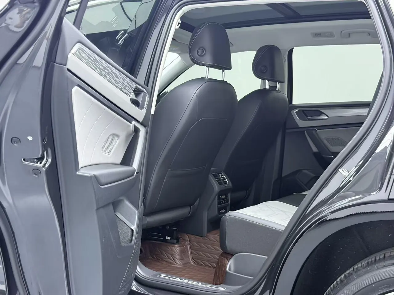 Volkswagen 2023 Tanyue 2.0TSI 380TSI Four-wheel Drive R-Line High Energy Edition (Modified) Automatic Gear 6