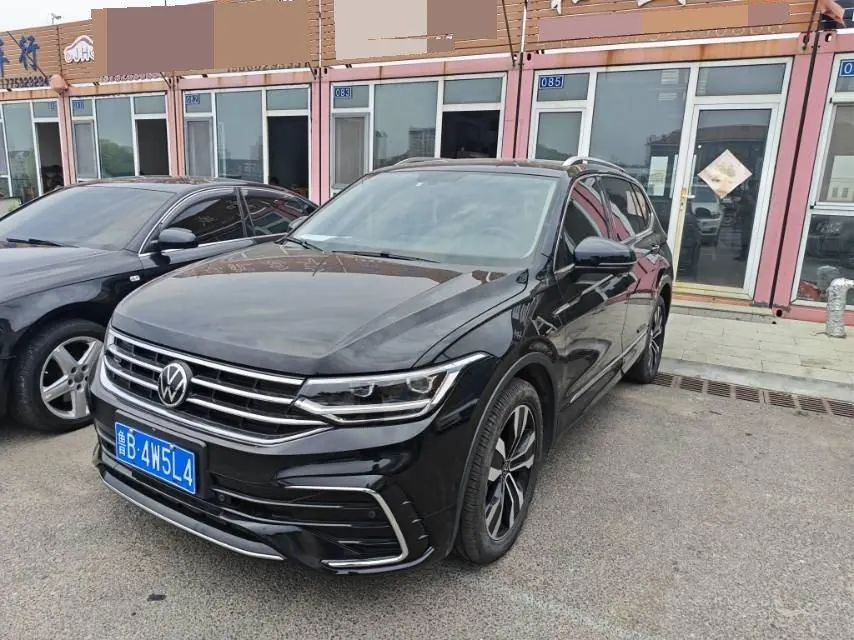 Volkswagen 2022 Tiguan L R-Line 2.0TSI 330TSI Two-Drive R-Line Overdrive Automatic Gear - View 1