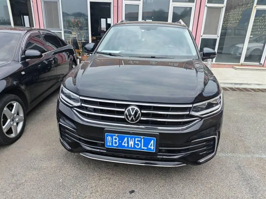 Volkswagen 2022 Tiguan L R-Line 2.0TSI 330TSI Two-Drive R-Line Overdrive Automatic Gear 2