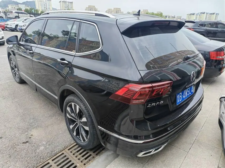 Volkswagen 2022 Tiguan L R-Line 2.0TSI 330TSI Two-Drive R-Line Overdrive Automatic Gear 4