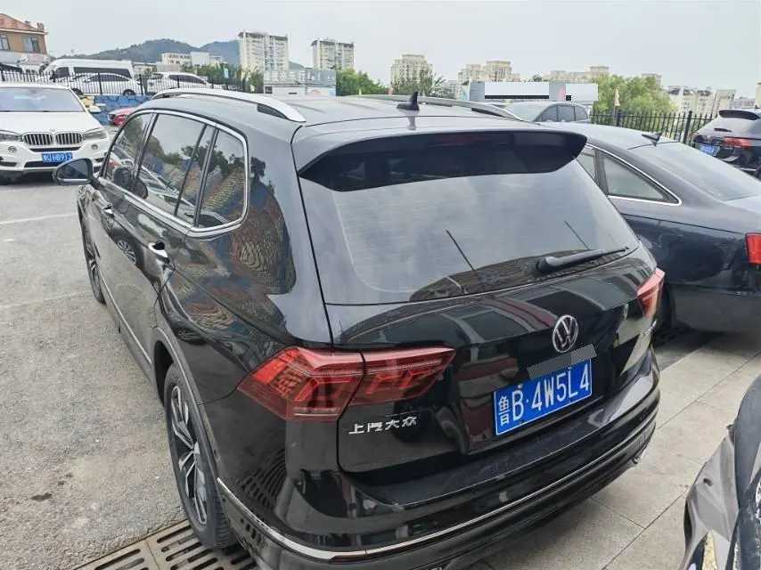 Volkswagen 2022 Tiguan L R-Line 2.0TSI 330TSI Two-Drive R-Line Overdrive Automatic Gear 5