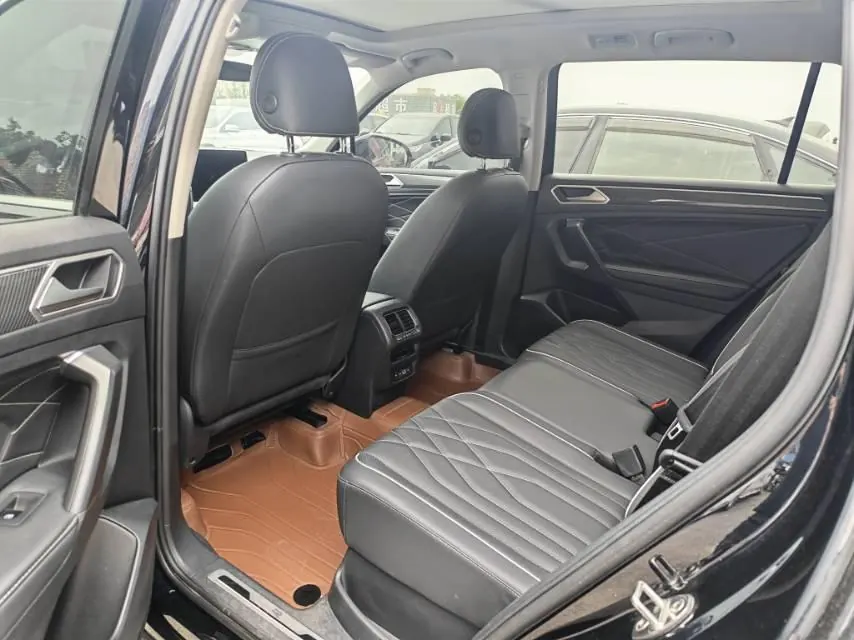Volkswagen 2022 Tiguan L R-Line 2.0TSI 330TSI Two-Drive R-Line Overdrive Automatic Gear 7