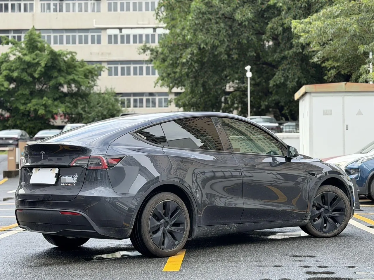 Tesla 2024 Model Y rear-wheel drive version automatic transmission 3