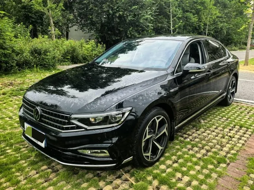 Volkswagen 2023 Magotan 2.0TSI 330TSI 2 million Commemorative Luxury Automatic Gear - View 1