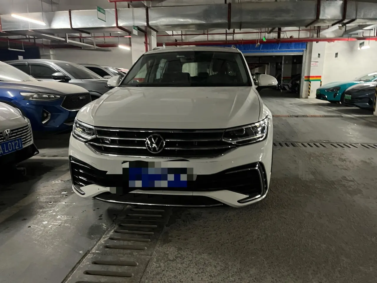 Volkswagen 2022 Tiguan L R-Line 2.0TSI 330TSI Two-Drive R-Line Overdrive Automatic Gear 2