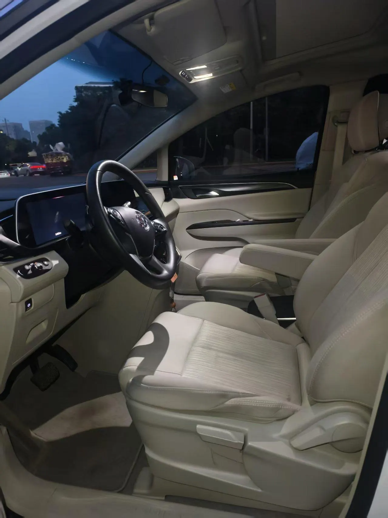 Buick 2023 GL8 ES Lu Zun 48V 2.0T 653T Comfortable Automatic Gear 2