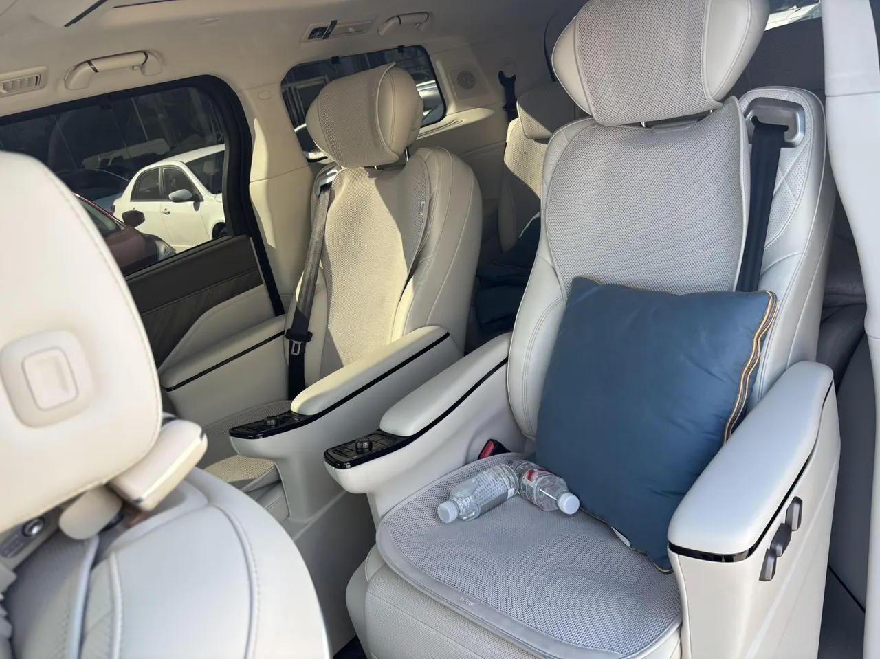 WEY 2025 VV7 Hi4 1.5T Four-Wheel-Drive Automatic Model 3