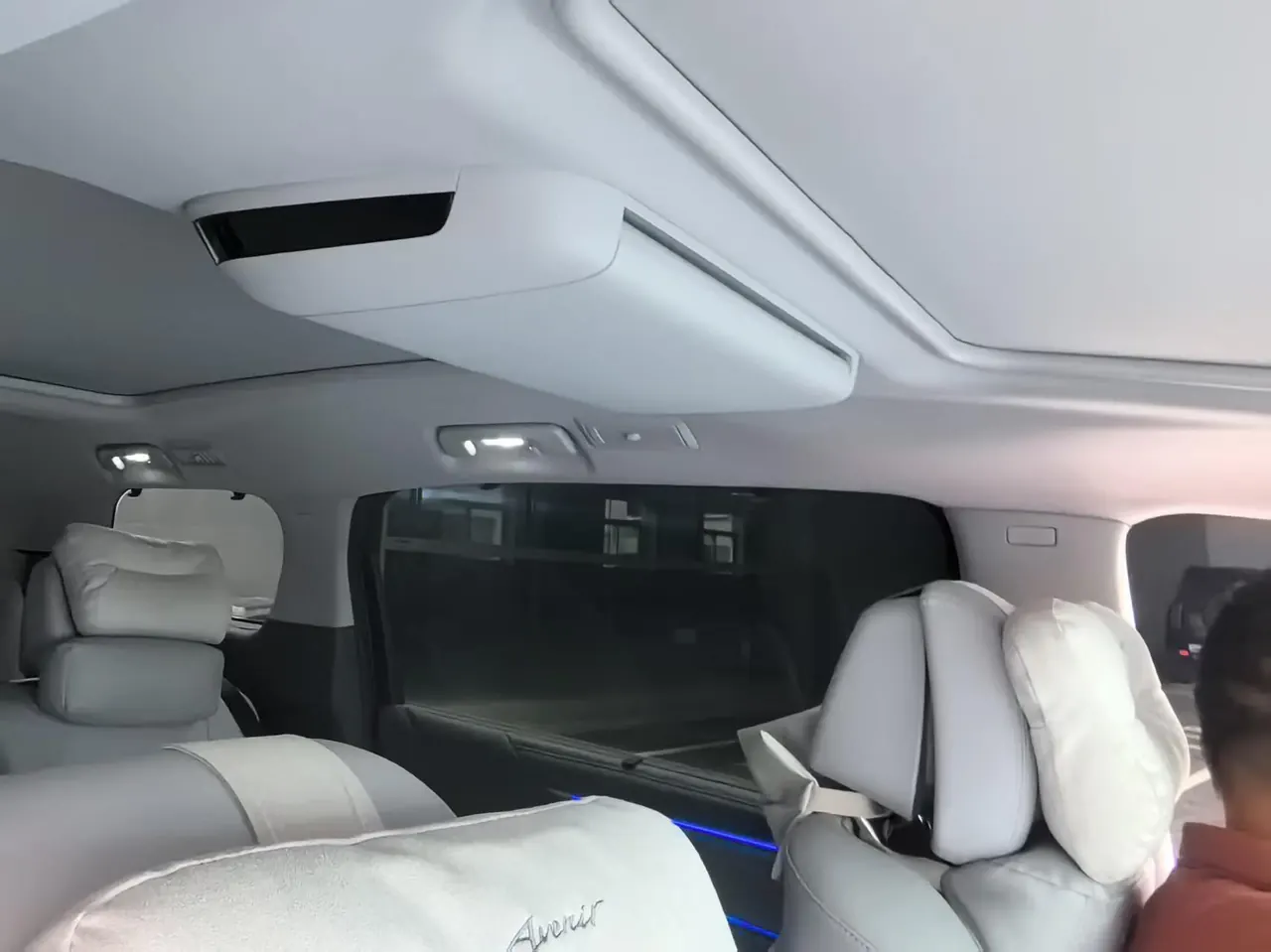 Buick 2025 GL8 ES Lu Zun 48V 2.0T Premium Edition Automatic Gear 4
