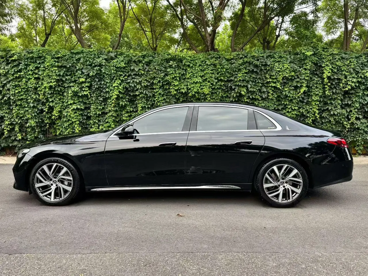Mercedes Benz E-Class 2025 model E 300 L 48V 2.0T Luxury Edition Automatic 3