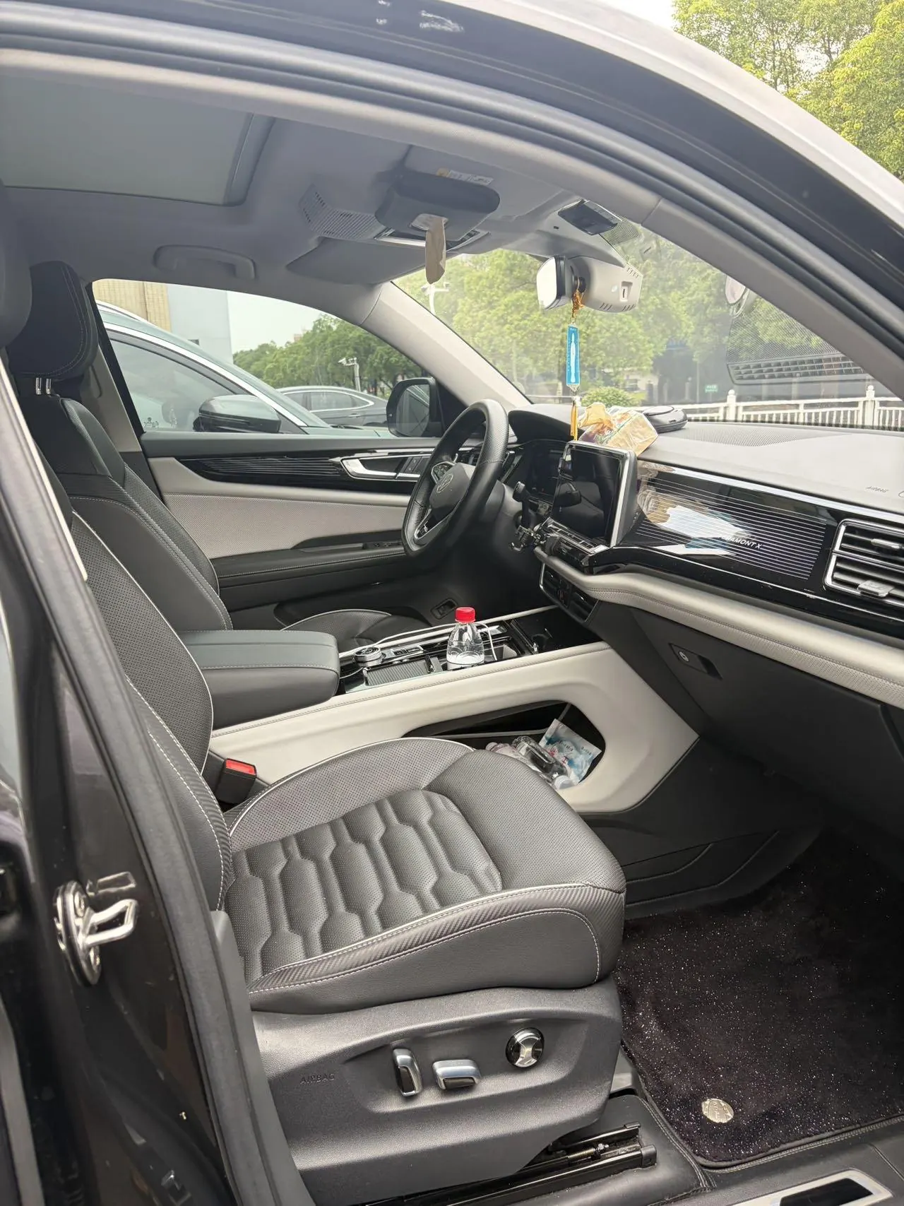 Volkswagen 2022 Touang X 2.5T 530 V6 4-wheel Drive Respect Deluxe Automatic Transmission 4
