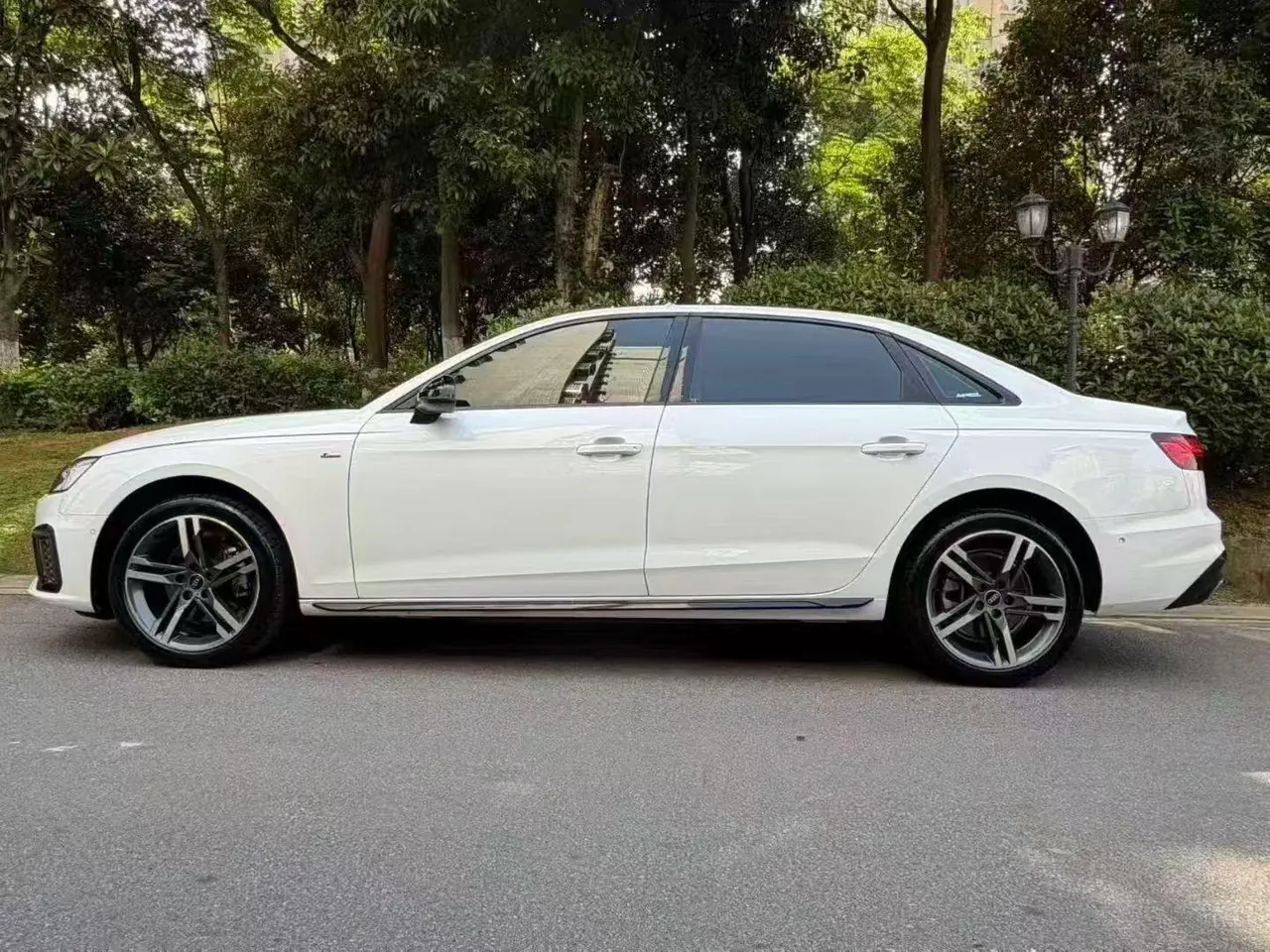 Audi 2022 A4L 2.0TFSI 35TFSI Fashion Dynamic Automatic 3