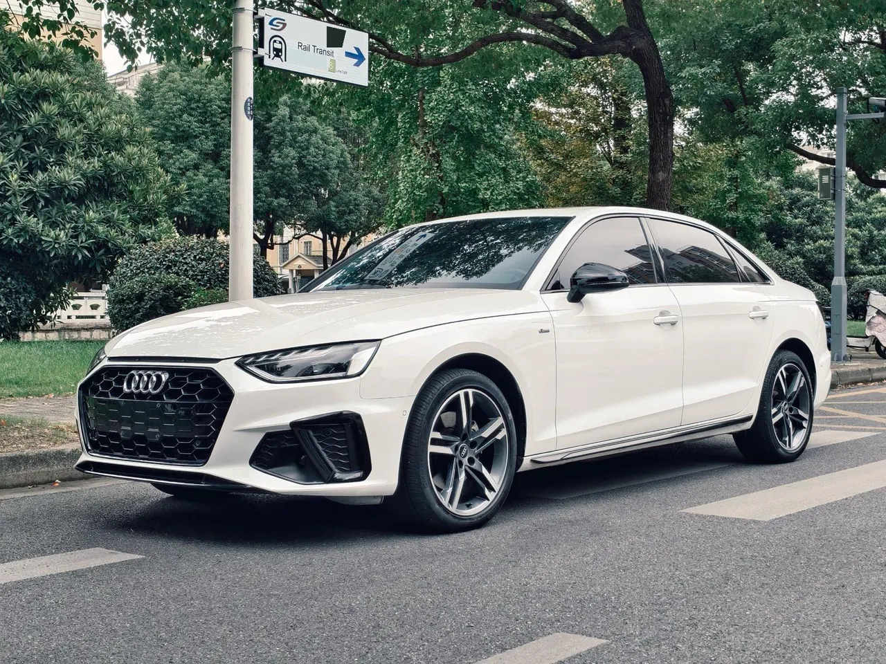 Audi 2022 A4L 2.0TFSI 40TFSI Deluxe Dynamic Automatic - View 1