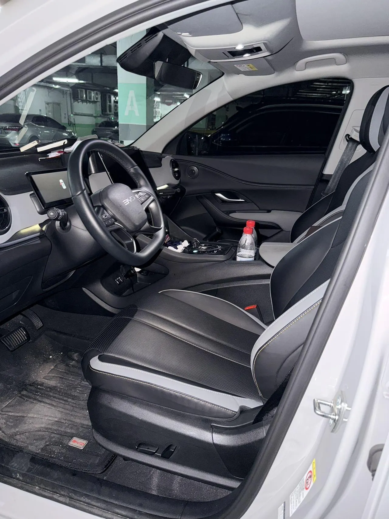 BYD 2025 Sea Lion 05 DM-i 1.5 Stepless 115KM Honorable Automatic 3