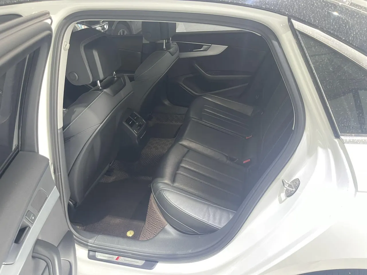 Audi 2020 A4L 2.0TFSI 40TFSI Fashion Dynamic Automatic 5