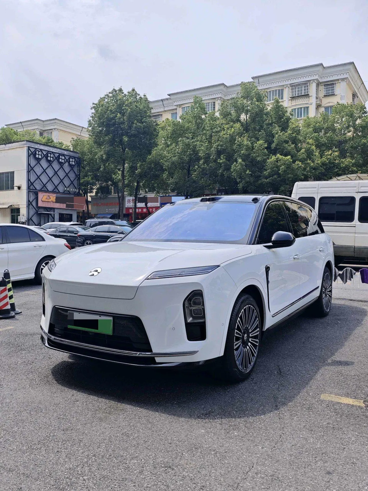 Open image lightbox: NIO 2026 ES8 6-seat executive deluxe automatic gear
