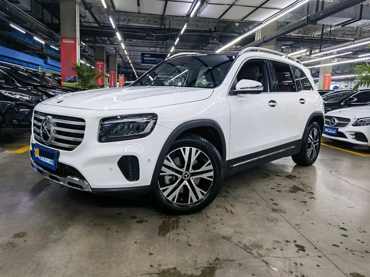 Mercedes Benz 2025 GLB 220 48V 2.0T Sporty Model Automatic - View 1