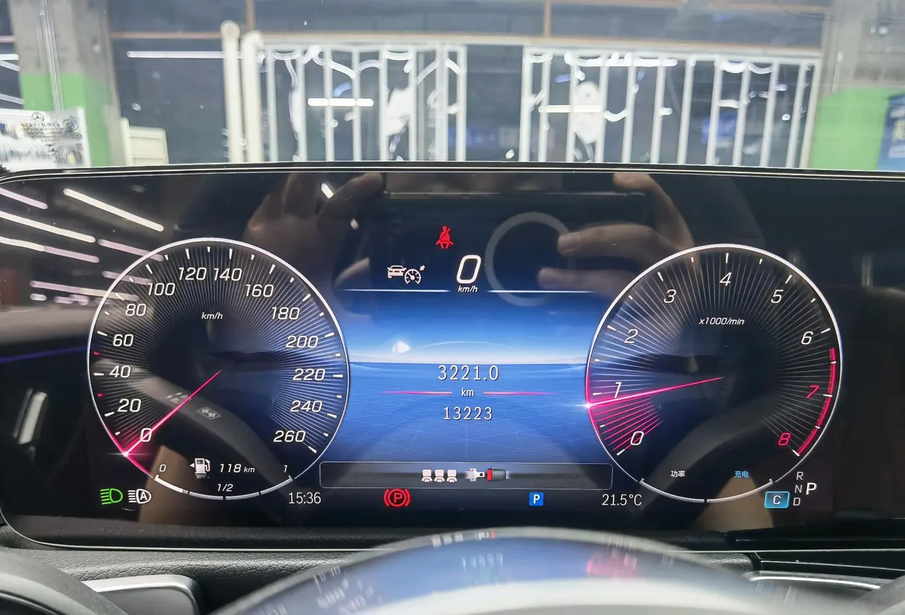 Mercedes Benz 2025 GLB 220 48V 2.0T Sporty Model Automatic 17