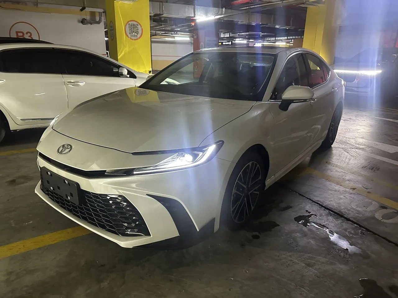 Toyota 2026 Camry Double Engine 2.0HSE Stepless Sports Lite Edition Automatic Gear - View 1