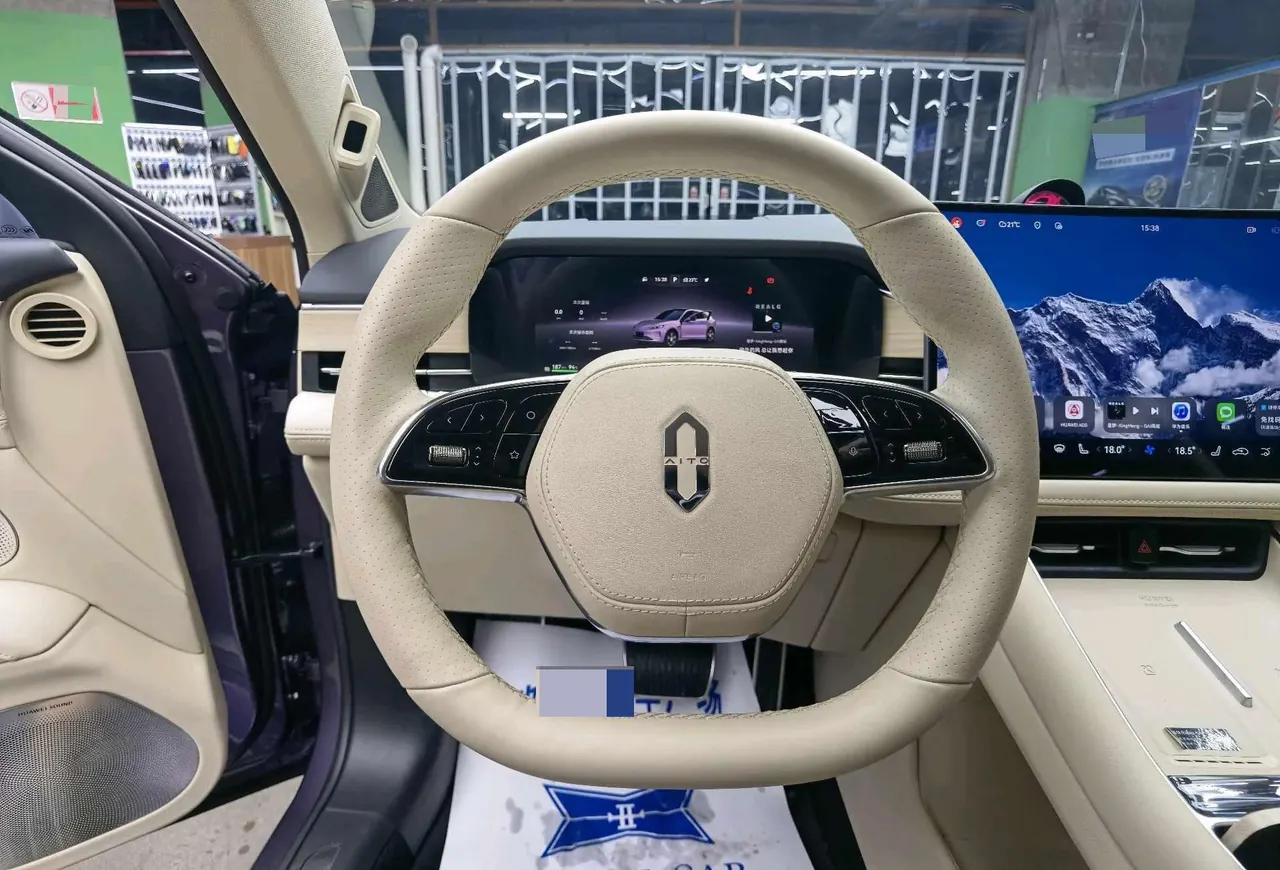 AITO 2025 AITO M5 extended range Ultra 4-wheel drive version automatic gear 10