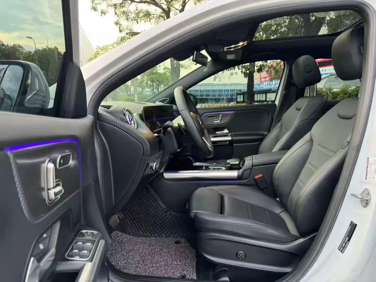 Mercedes Benz 2020 GLA 200 1.3T automatic gear 3