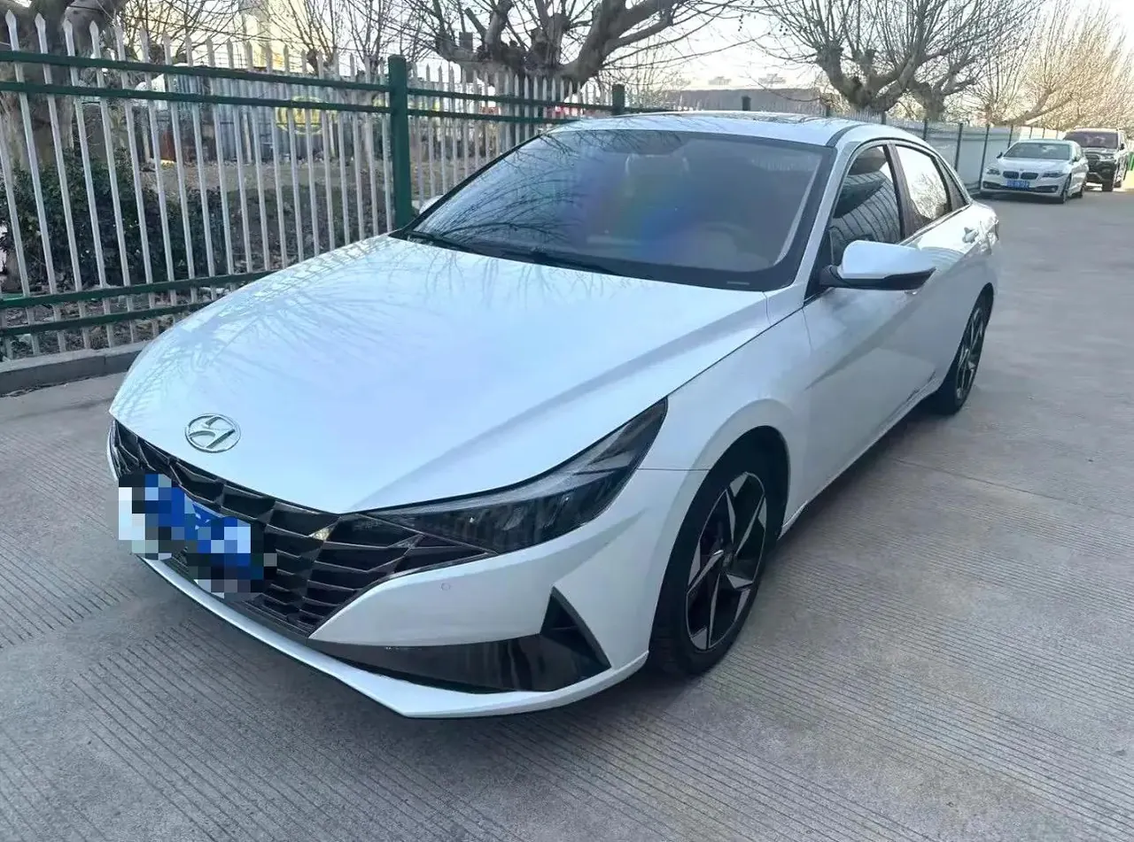 Hyundai 2023 Elantra -3-compartment 1.5 stepless LUX premium automatic gear - View 1