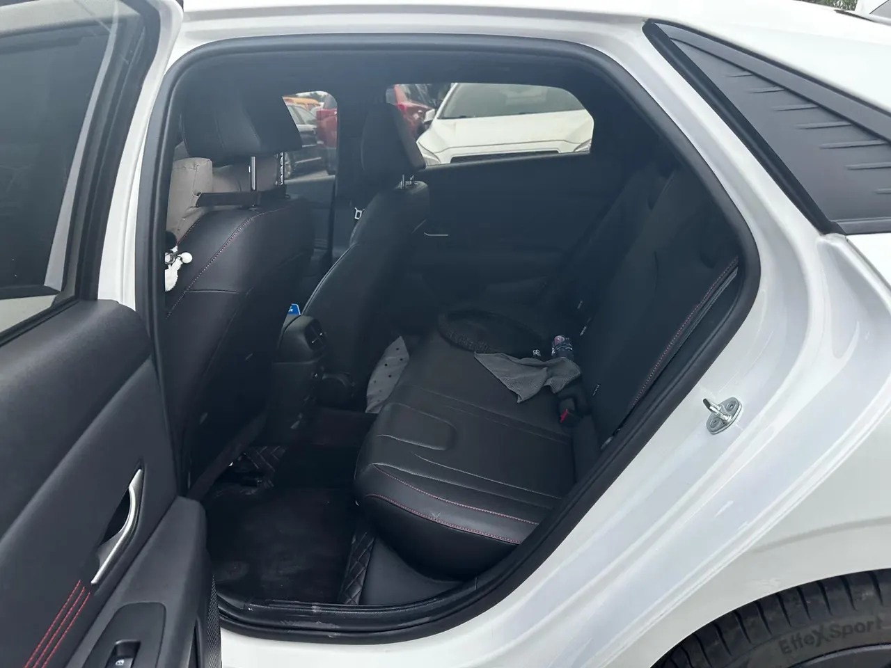 Hyundai 2023 Elantra -3-compartment 1.5 stepless LUX premium automatic gear 4