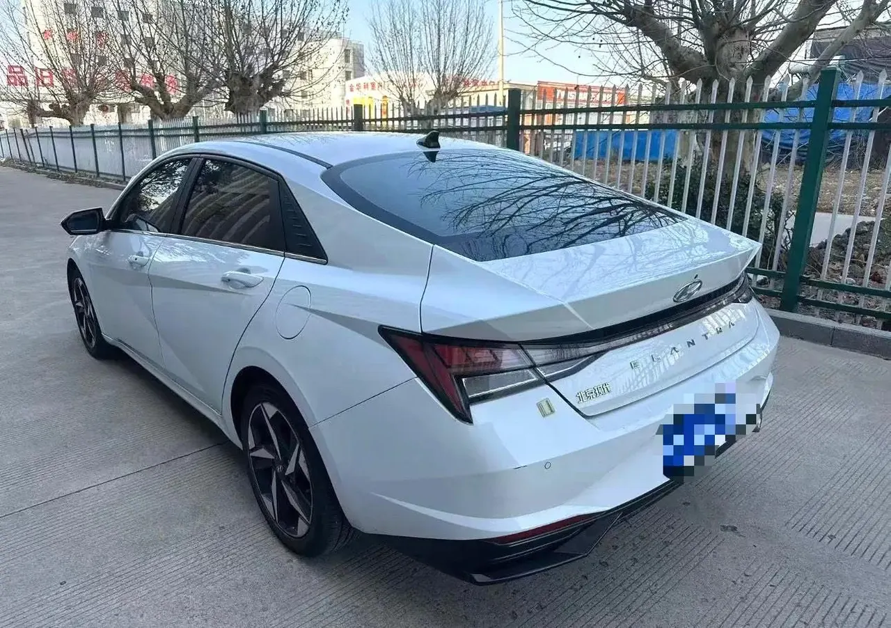 Hyundai 2023 Elantra -3-compartment 1.5 stepless LUX premium automatic gear 6