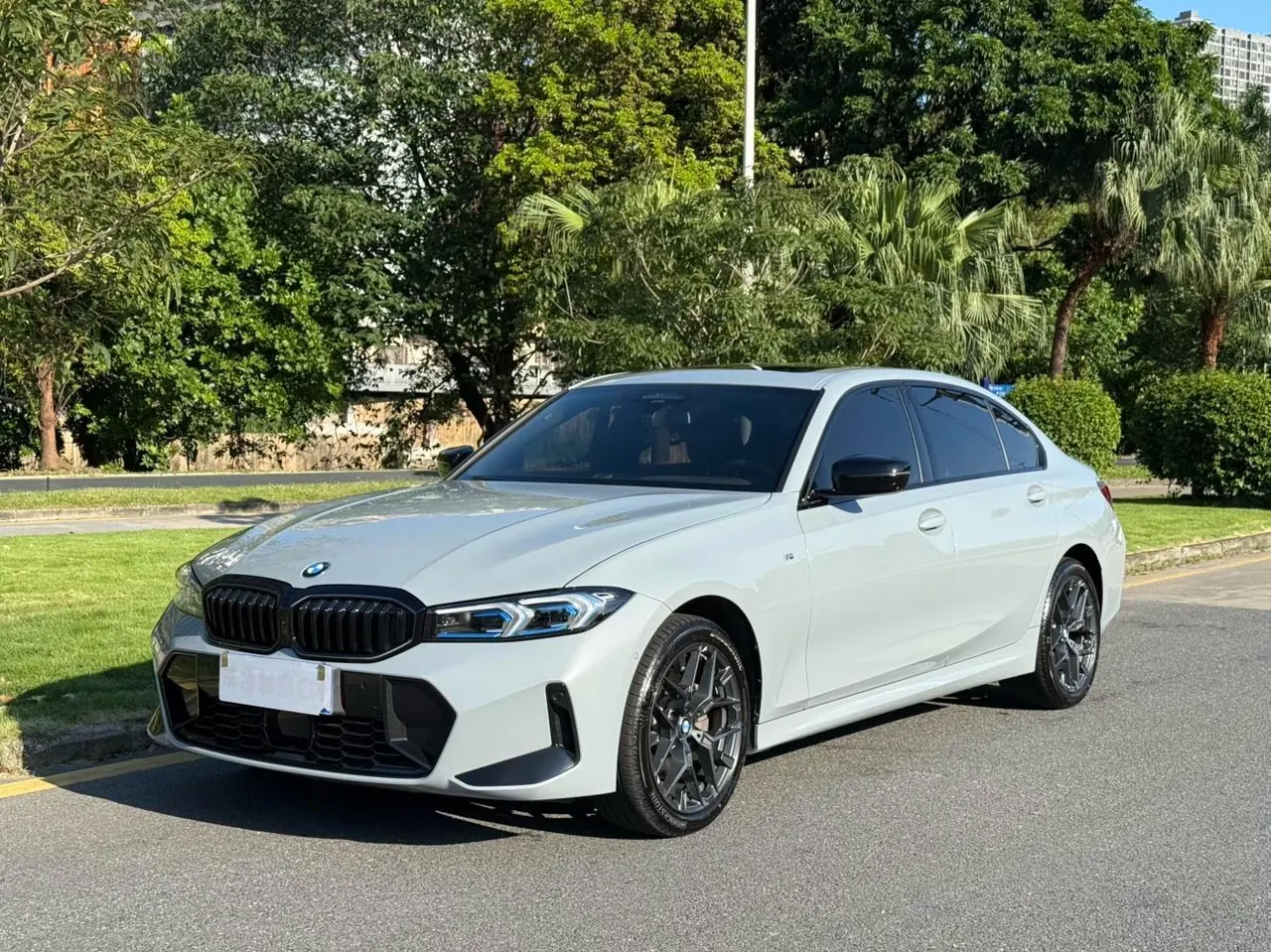 BMW 3 Series 2025 330Li 2.0T Exclusive M Sports Obsidian Night Suit Automatic Gear - View 1