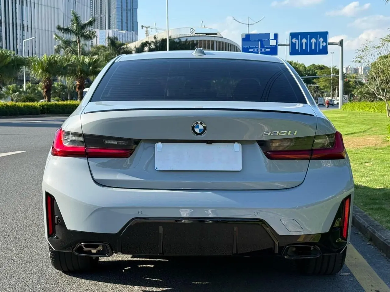 BMW 3 Series 2025 330Li 2.0T Exclusive M Sports Obsidian Night Suit Automatic Gear 6