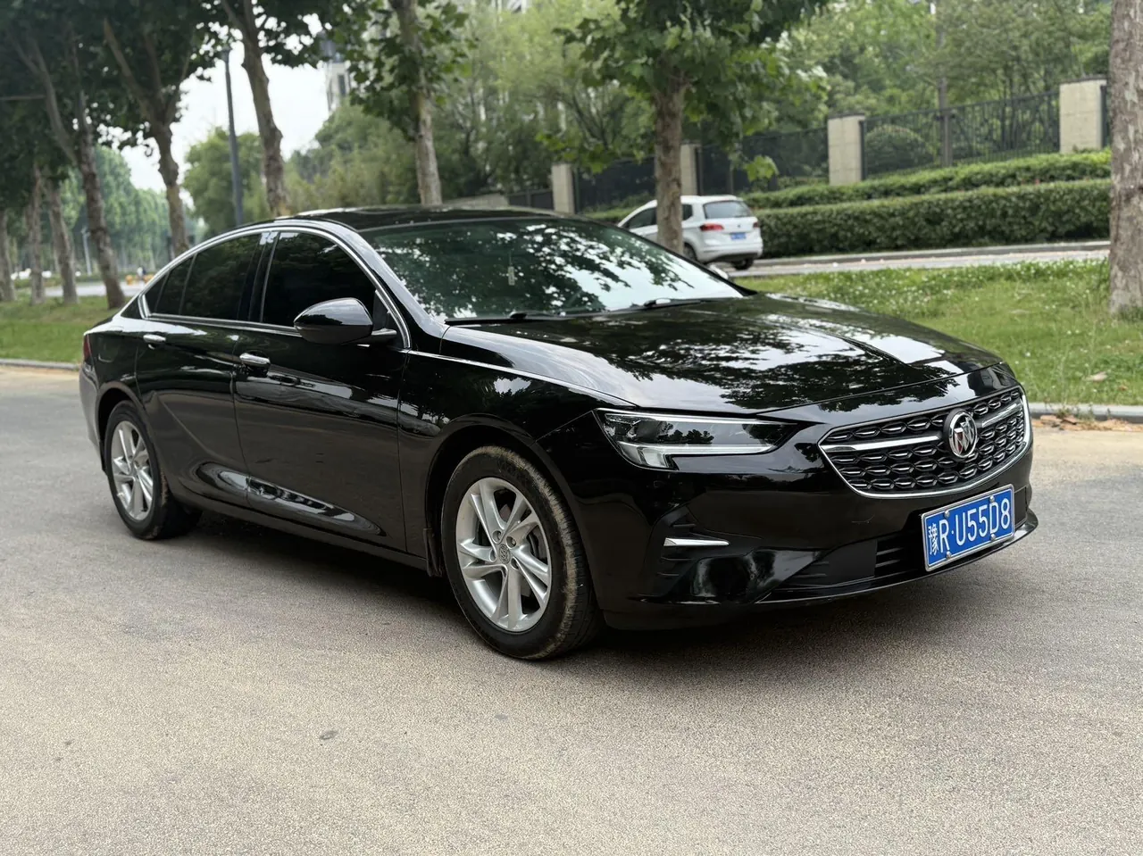 Buick 2020 Regal 1.5T 552T Elite Automatic Gear 2