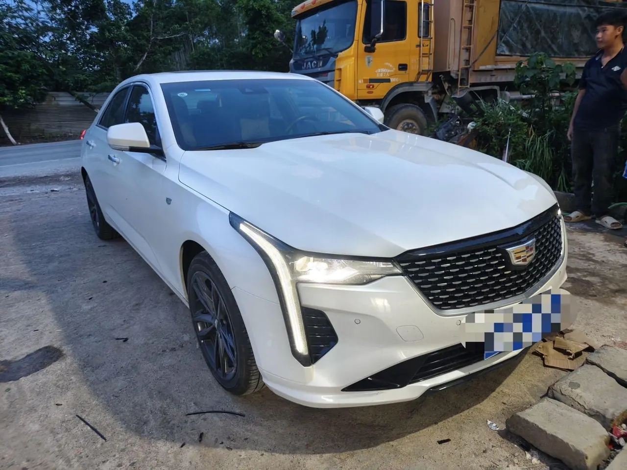 Cadillac 2023 CT4 1.5T 25T Luxury Automatic Gear 3