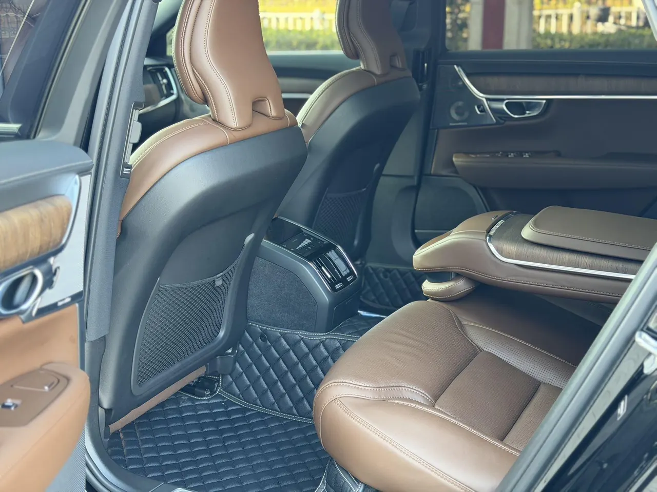 Volvo 2023 S90 48V 2.0T B5 Zhiya Deluxe Edition Automatic Gear 5
