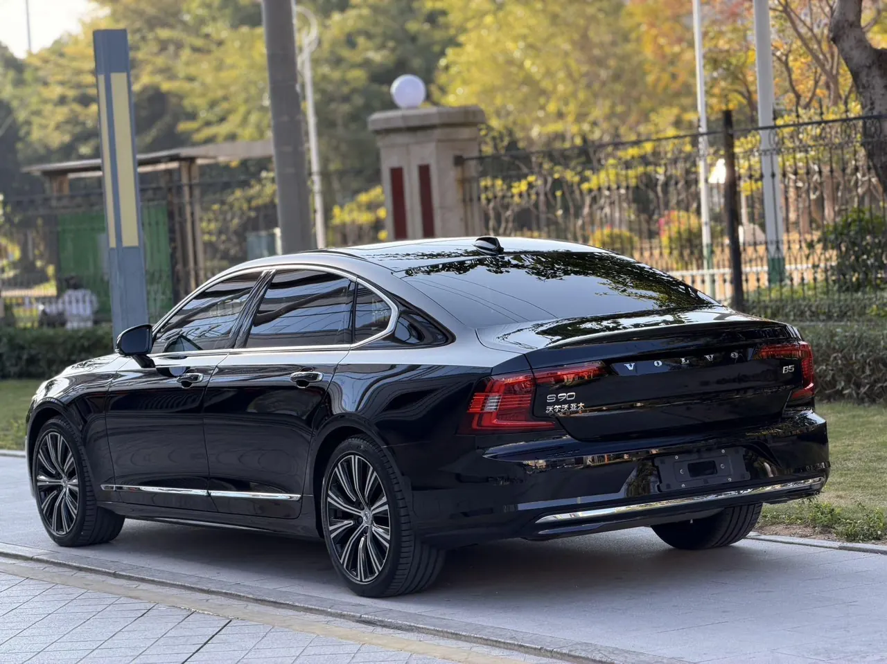 Volvo 2023 S90 48V 2.0T B5 Zhiya Deluxe Edition Automatic Gear 7