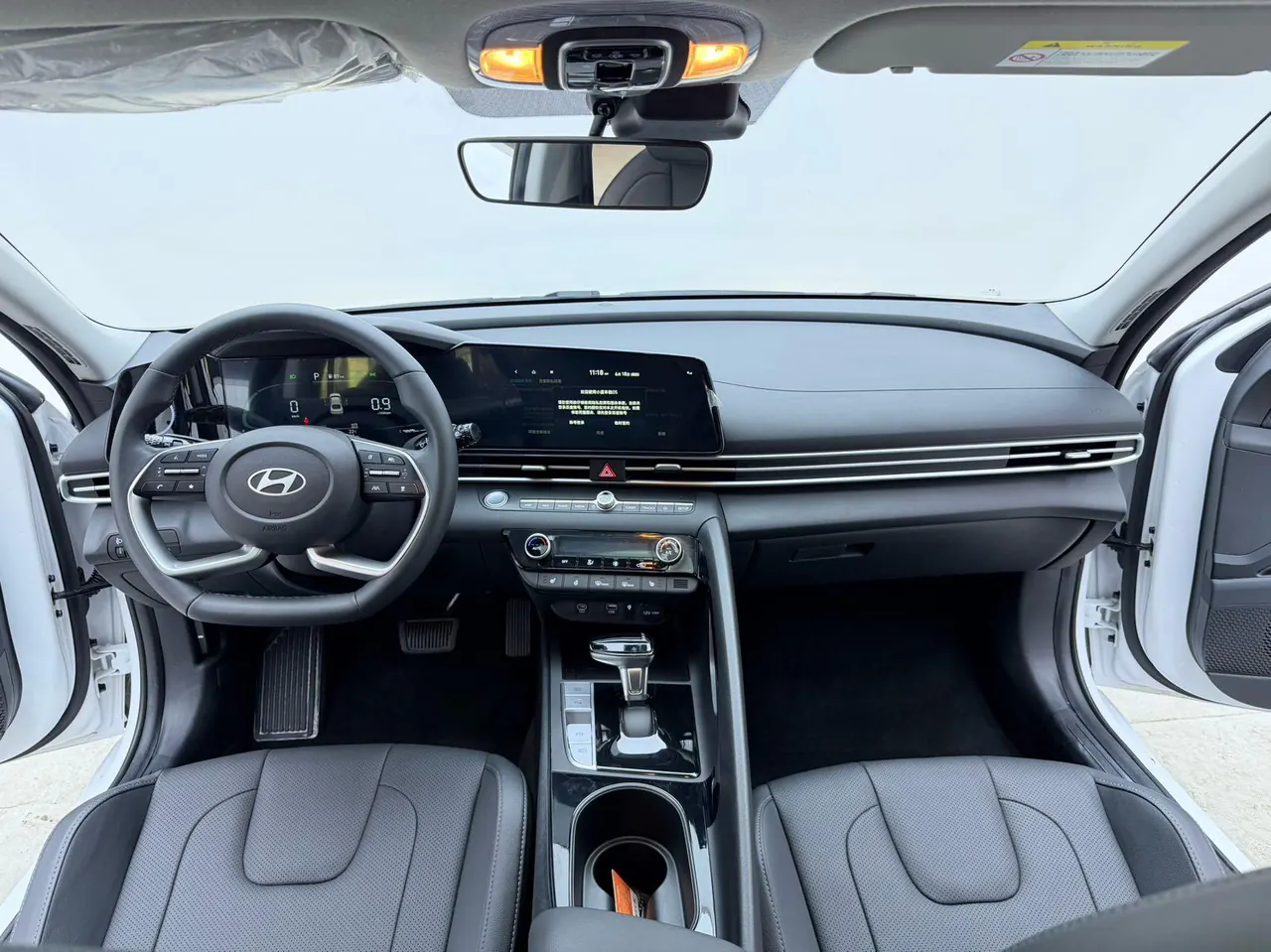Hyundai 2023 Elantra -3-compartment 1.5 stepless LUX premium automatic gear 10