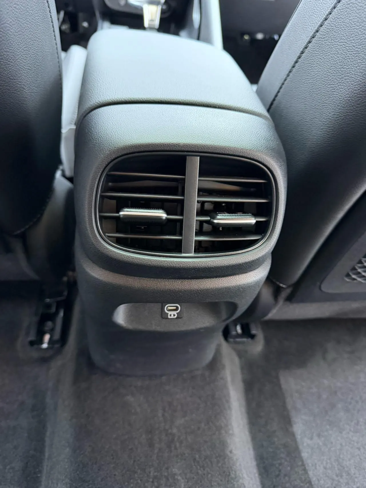 Hyundai 2023 Elantra -3-compartment 1.5 stepless LUX premium automatic gear 12