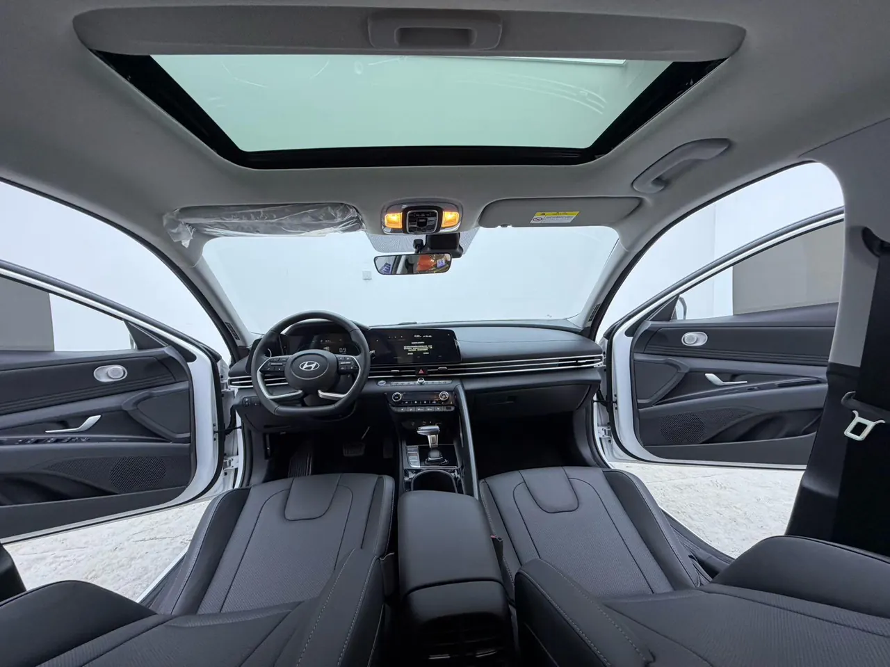 Hyundai 2023 Elantra -3-compartment 1.5 stepless LUX premium automatic gear 14