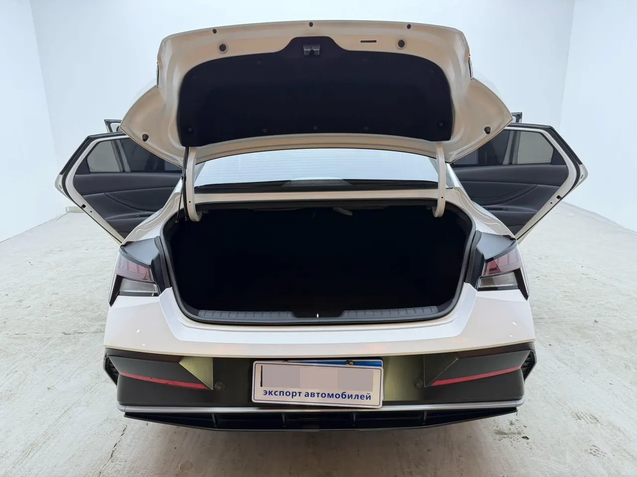 Hyundai 2023 Elantra -3-compartment 1.5 stepless LUX premium automatic gear 18