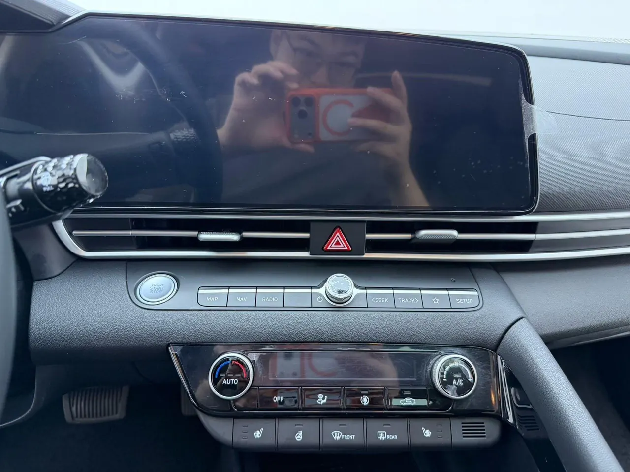 Hyundai 2023 Elantra -3-compartment 1.5 stepless LUX premium automatic gear 9