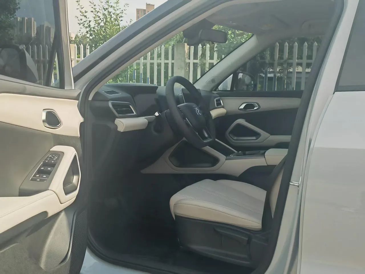BYD 2025 Yuan UP 301KM Pilot Automatic Gear 4