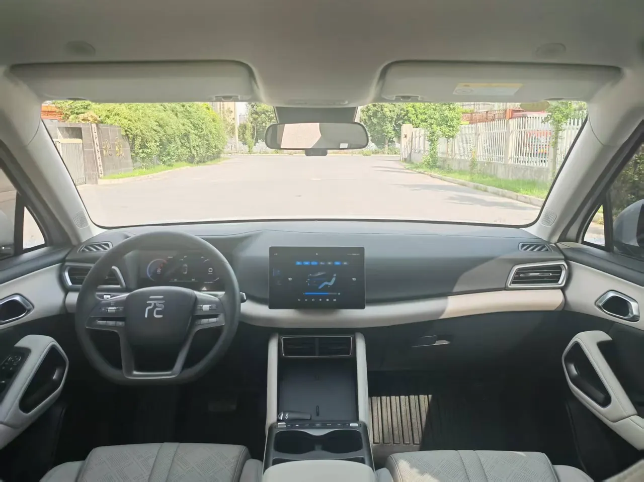 BYD 2025 Yuan UP 301KM Pilot Automatic Gear 5